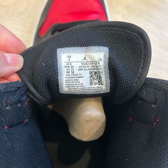Air Jordan 1 Mid Black and Red Boys Sneakers, Size 7 - Picture 3 of 5